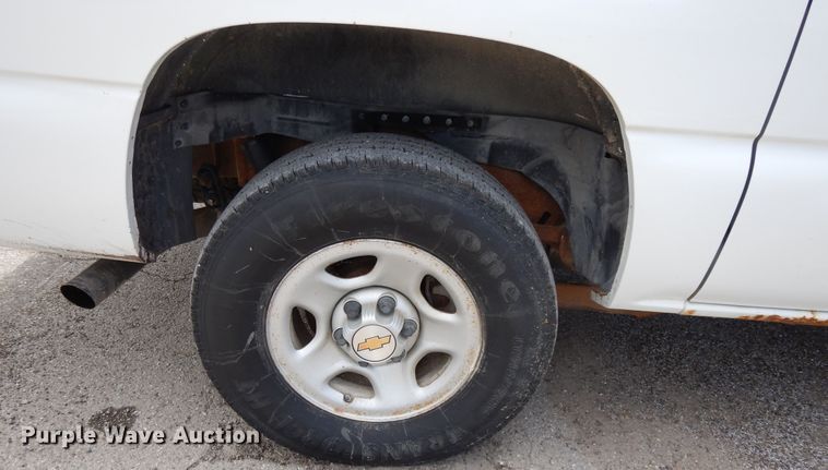 image for item DG7768 2001 Chevrolet Suburban C1500  SUV