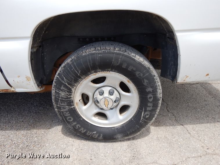 image for item DG7768 2001 Chevrolet Suburban C1500  SUV