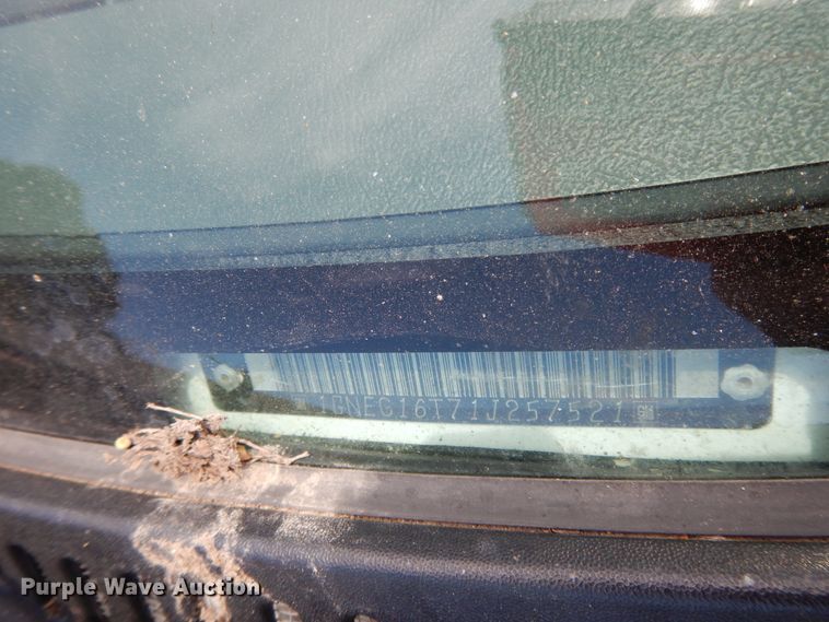 image for item DG7768 2001 Chevrolet Suburban C1500  SUV