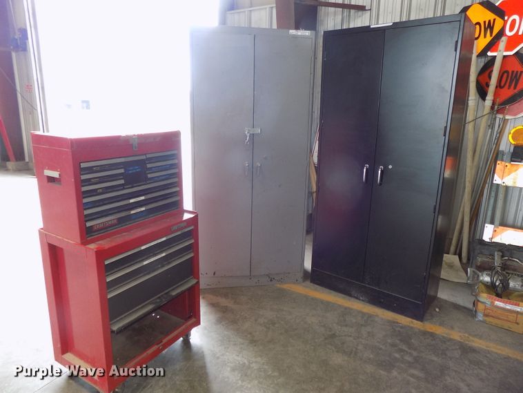 image for item DO9326 Toolbox and cabinets