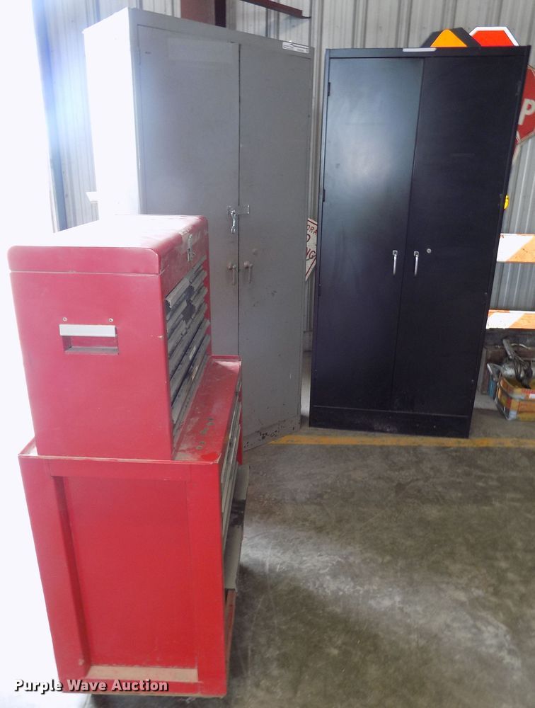 image for item DO9326 Toolbox and cabinets