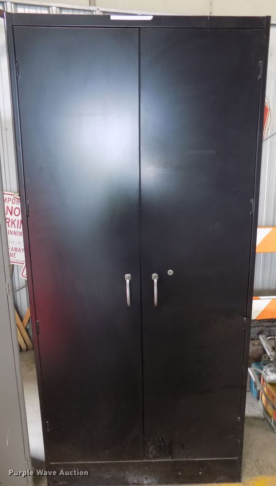 image for item DO9326 Toolbox and cabinets