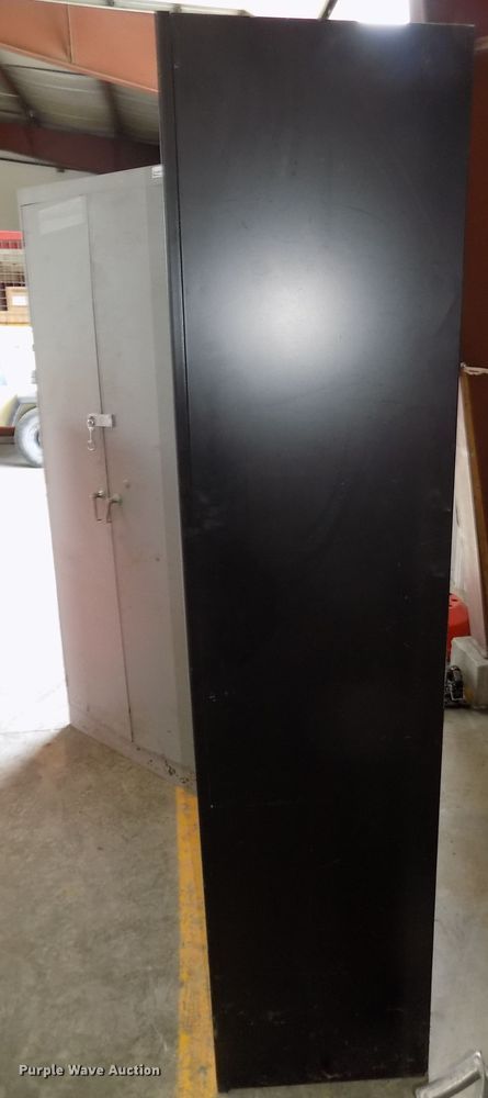 image for item DO9326 Toolbox and cabinets