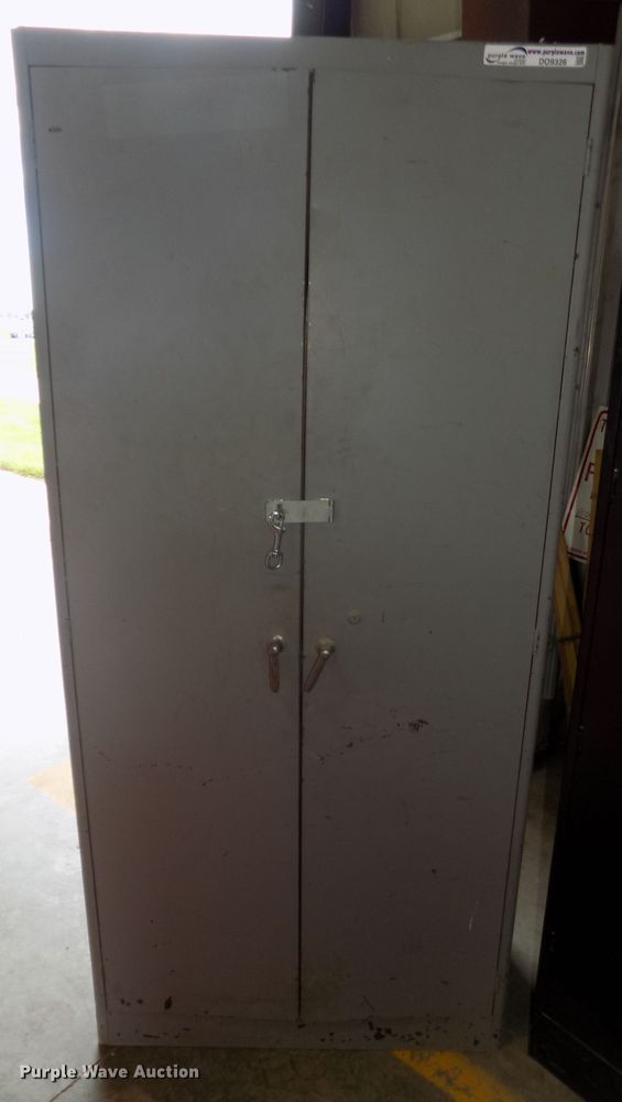 image for item DO9326 Toolbox and cabinets