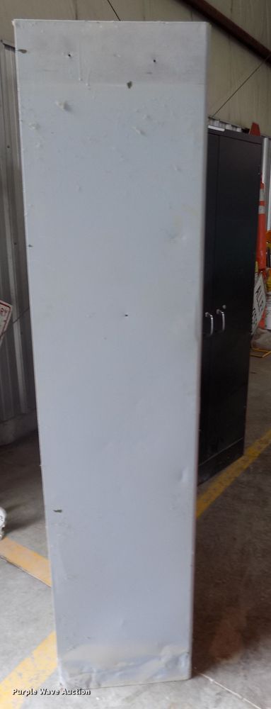 image for item DO9326 Toolbox and cabinets