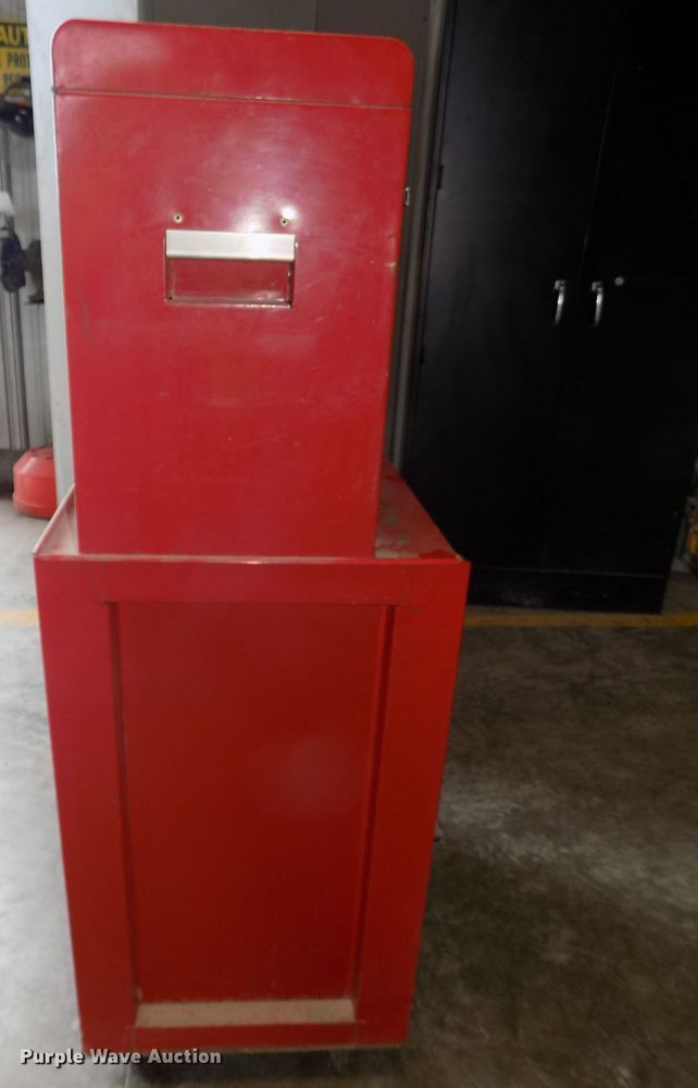 image for item DO9326 Toolbox and cabinets