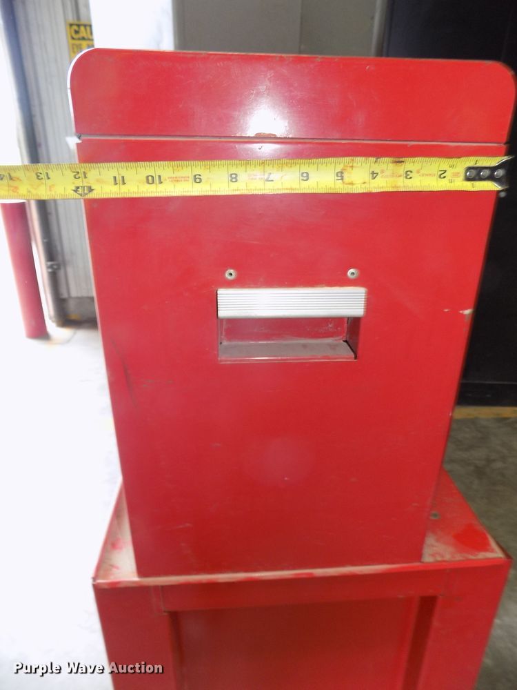 image for item DO9326 Toolbox and cabinets