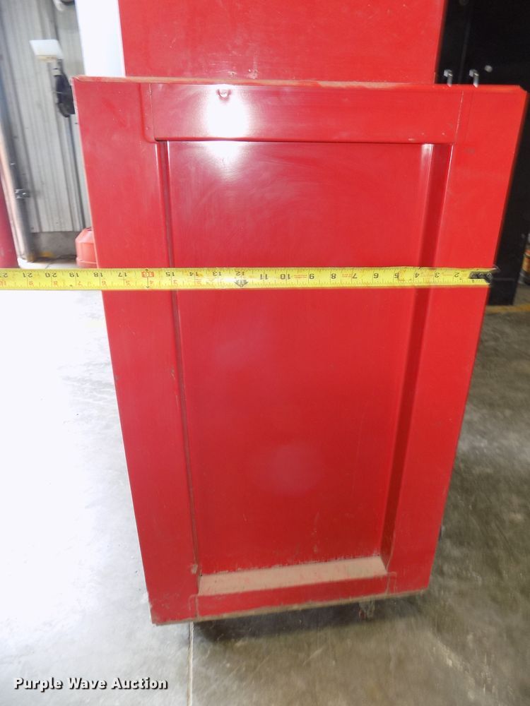 image for item DO9326 Toolbox and cabinets