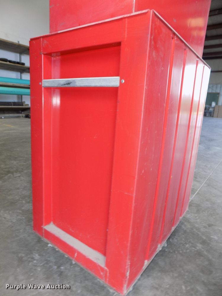 image for item DO9326 Toolbox and cabinets
