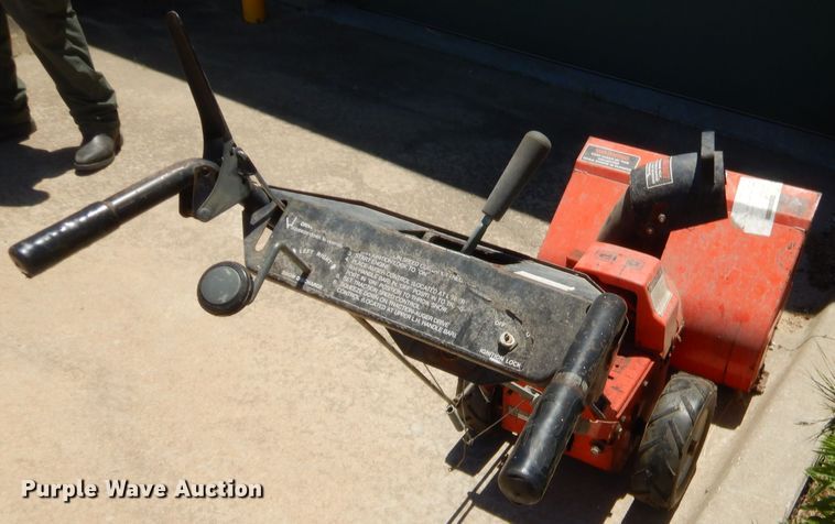 image for item DT9211 Gilson snow blower