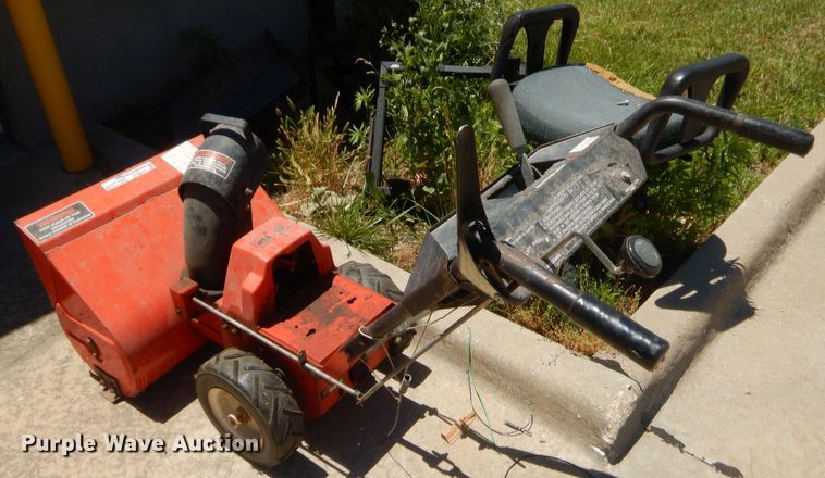 image for item DT9211 Gilson snow blower