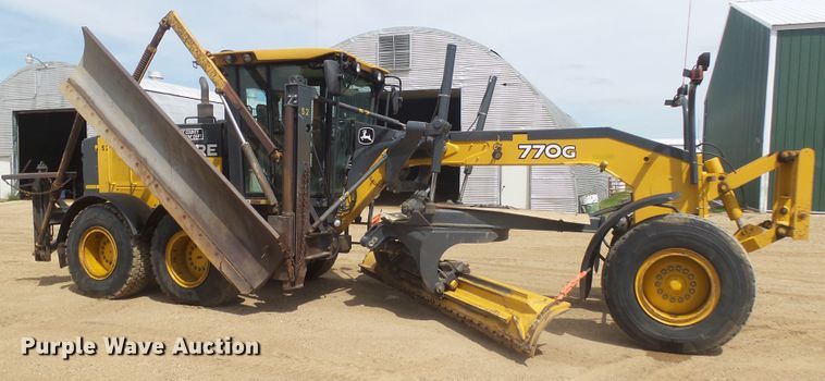 image for item DX9214 2010 John Deere 770G  motor grader