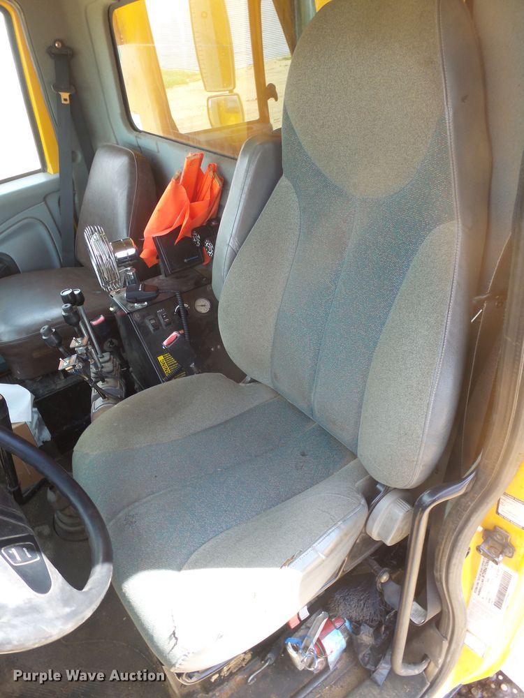 image for item DX9222 2007 International 7500  dump truck