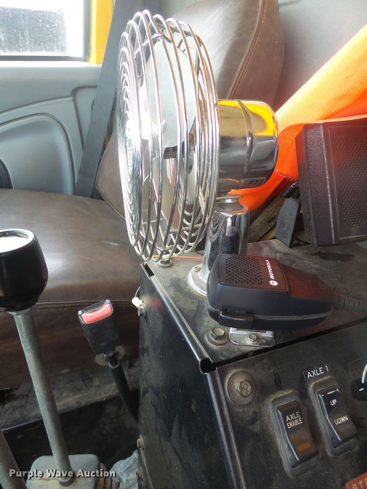 image for item DX9222 2007 International 7500  dump truck