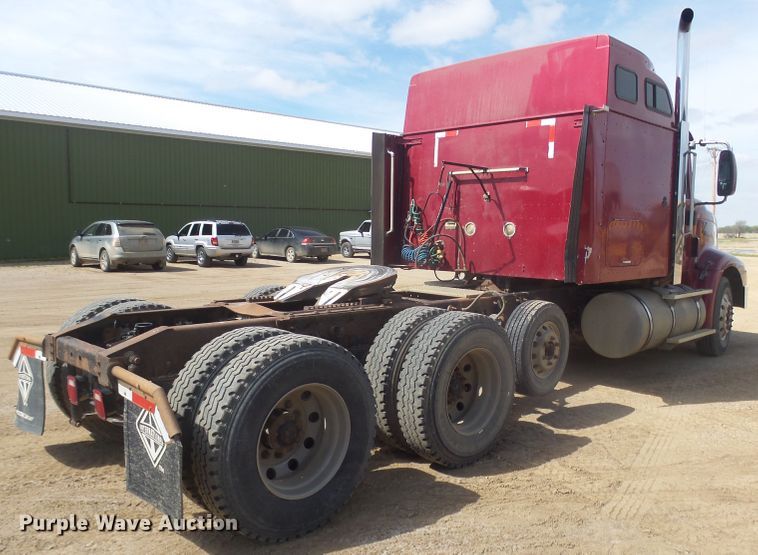 image for item DX9223 2000 International 9400i  semi truck