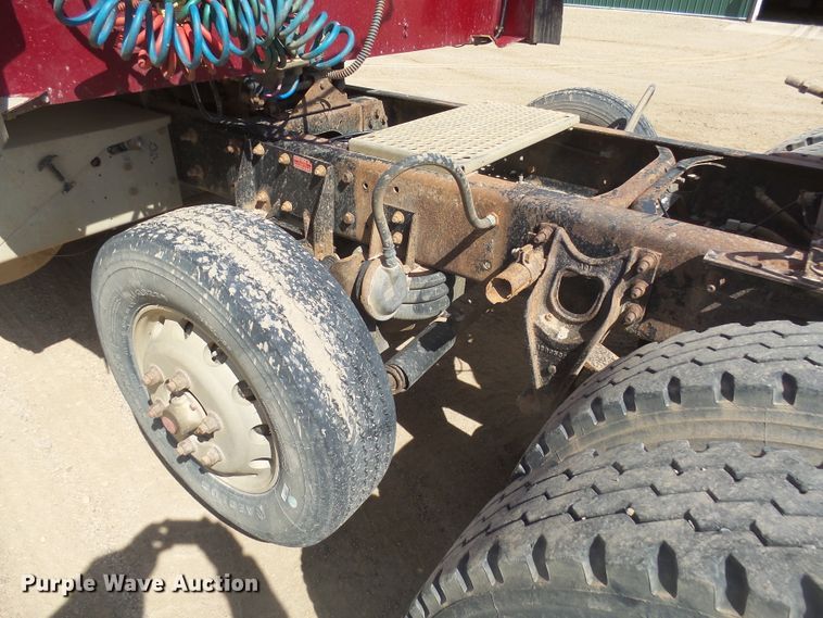 image for item DX9223 2000 International 9400i  semi truck