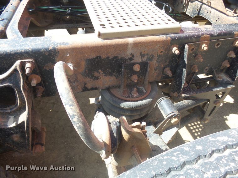 image for item DX9223 2000 International 9400i  semi truck