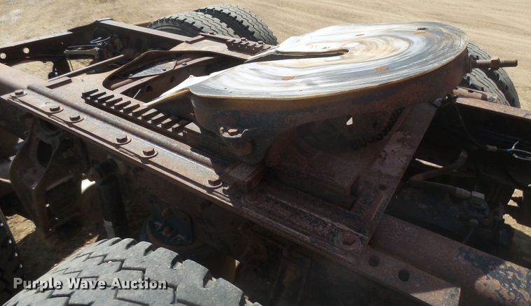 image for item DX9223 2000 International 9400i  semi truck