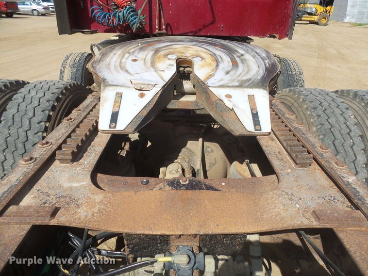 image for item DX9223 2000 International 9400i  semi truck