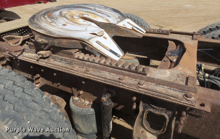 image for item DX9223 2000 International 9400i  semi truck