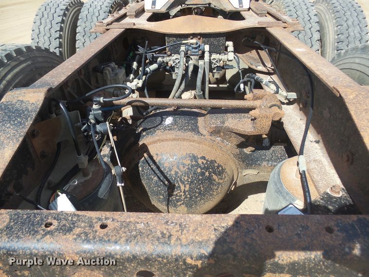 image for item DX9223 2000 International 9400i  semi truck