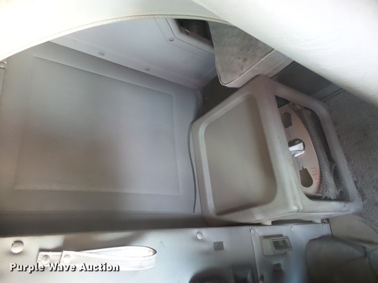 image for item DX9223 2000 International 9400i  semi truck