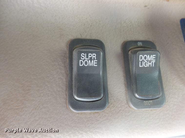 image for item DX9223 2000 International 9400i  semi truck