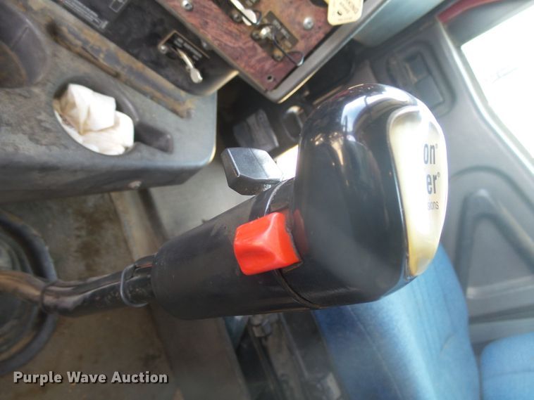 image for item DX9223 2000 International 9400i  semi truck