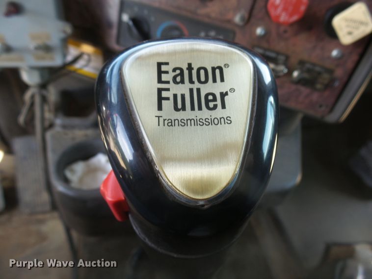 image for item DX9223 2000 International 9400i  semi truck