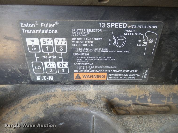 image for item DX9223 2000 International 9400i  semi truck