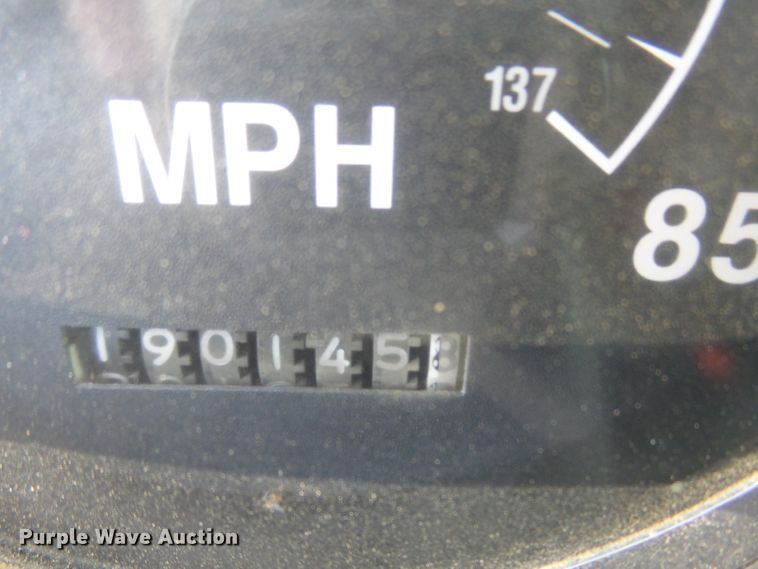 image for item DX9223 2000 International 9400i  semi truck