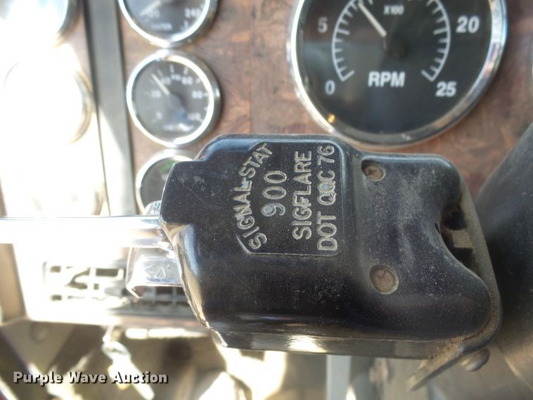 image for item DX9223 2000 International 9400i  semi truck