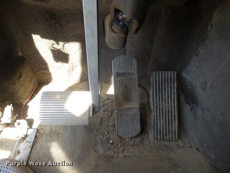 image for item DX9223 2000 International 9400i  semi truck