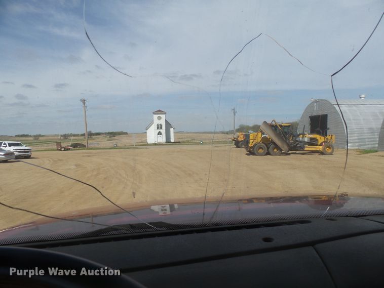 image for item DX9223 2000 International 9400i  semi truck