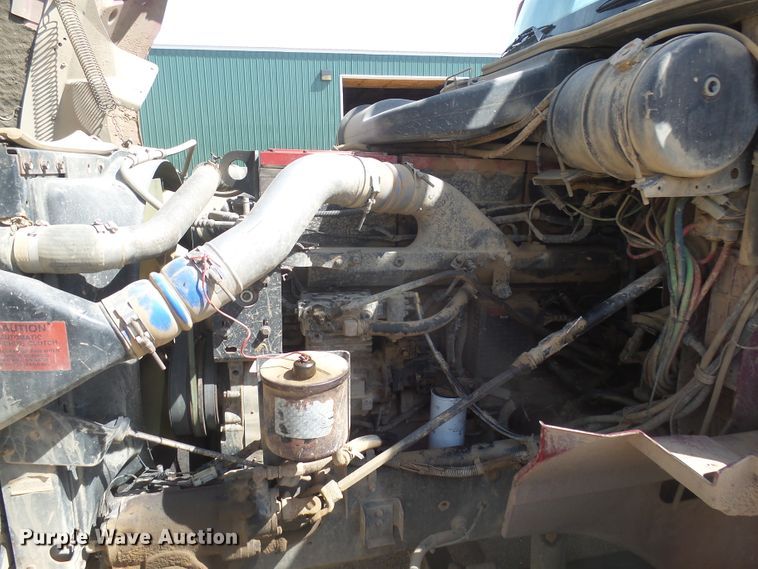 image for item DX9223 2000 International 9400i  semi truck