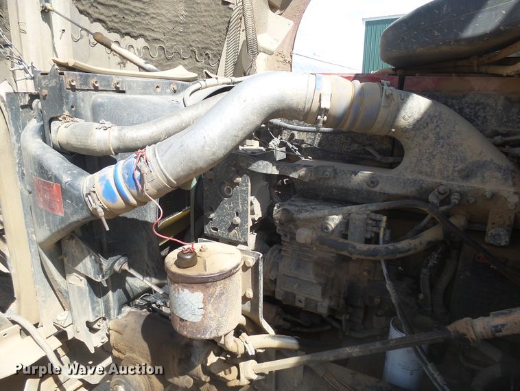 image for item DX9223 2000 International 9400i  semi truck