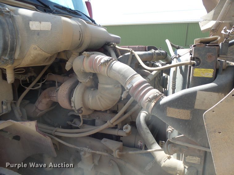 image for item DX9223 2000 International 9400i  semi truck