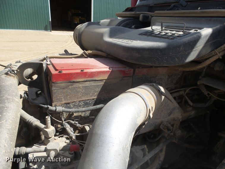 image for item DX9223 2000 International 9400i  semi truck