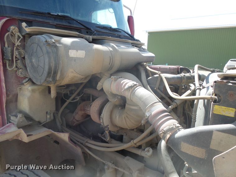 image for item DX9223 2000 International 9400i  semi truck