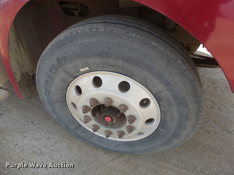 image for item DX9223 2000 International 9400i  semi truck