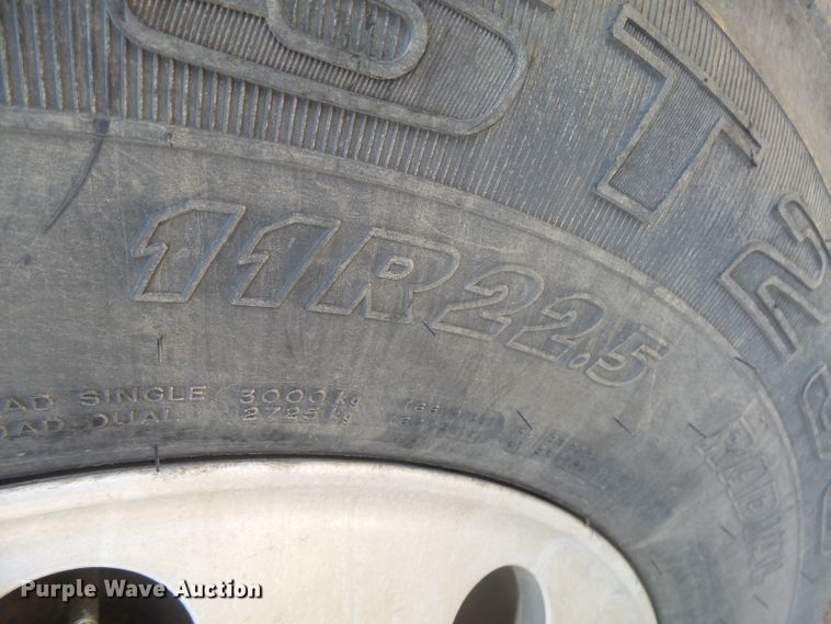 image for item DX9223 2000 International 9400i  semi truck