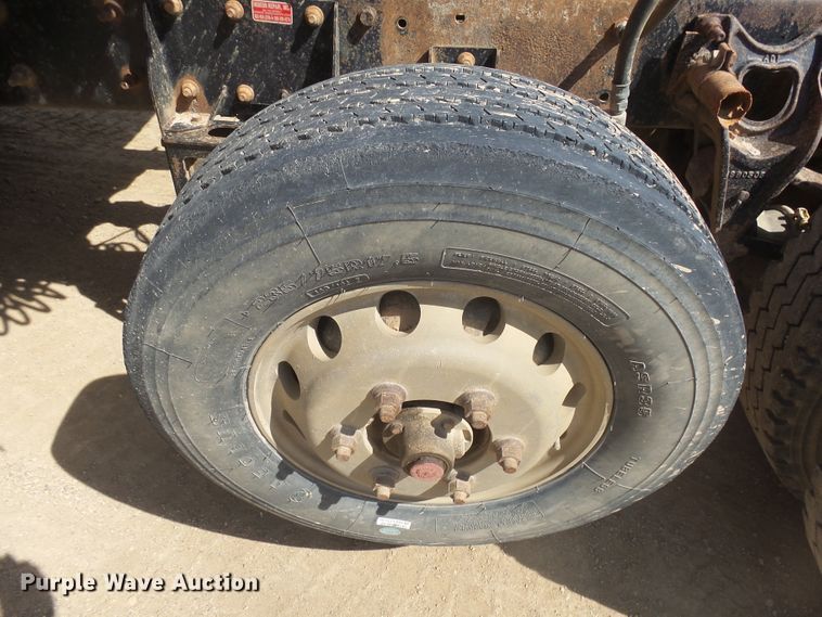 image for item DX9223 2000 International 9400i  semi truck