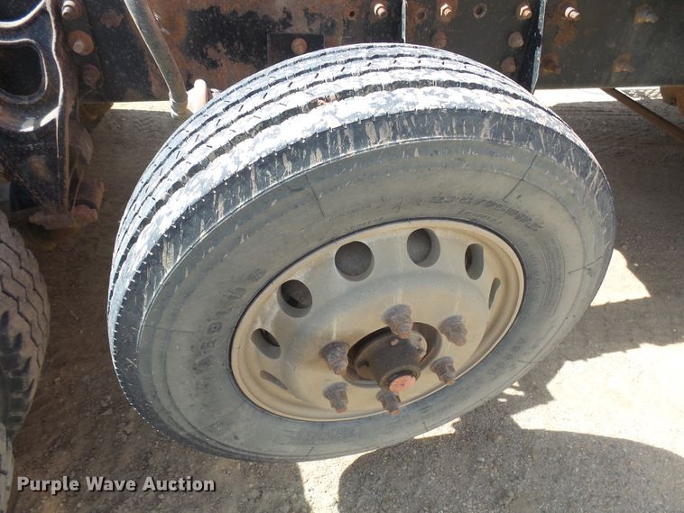 image for item DX9223 2000 International 9400i  semi truck