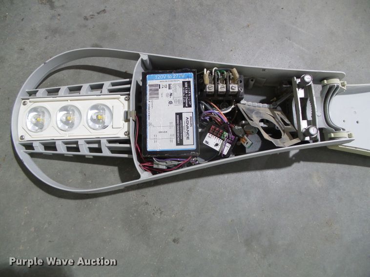 image for item EL9152 Approximately 30 Cree street lights