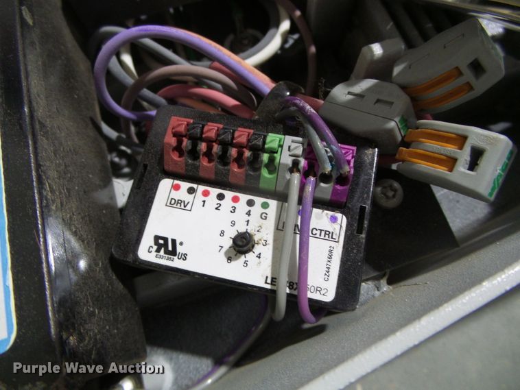 image for item EL9152 Approximately 30 Cree street lights