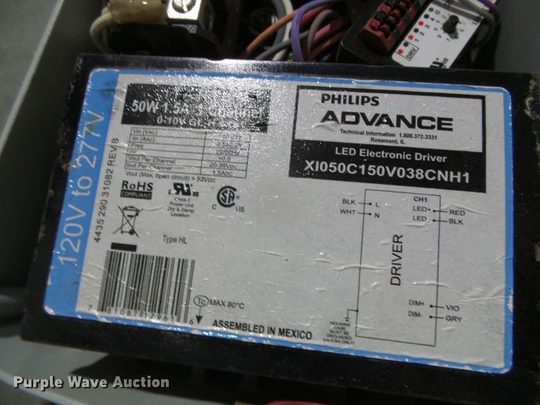 image for item EL9152 Approximately 30 Cree street lights