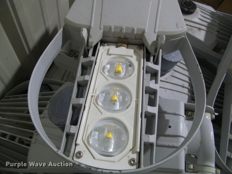 image for item EL9152 Approximately 30 Cree street lights