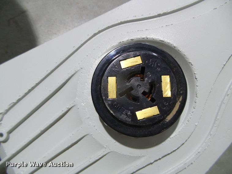 image for item EL9152 Approximately 30 Cree street lights