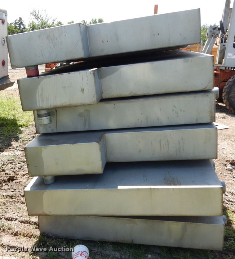image for item FU9834 (6) steel tanks