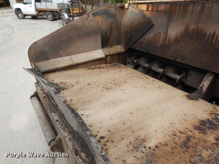 image for item GH9795 Gehl 1448  paver